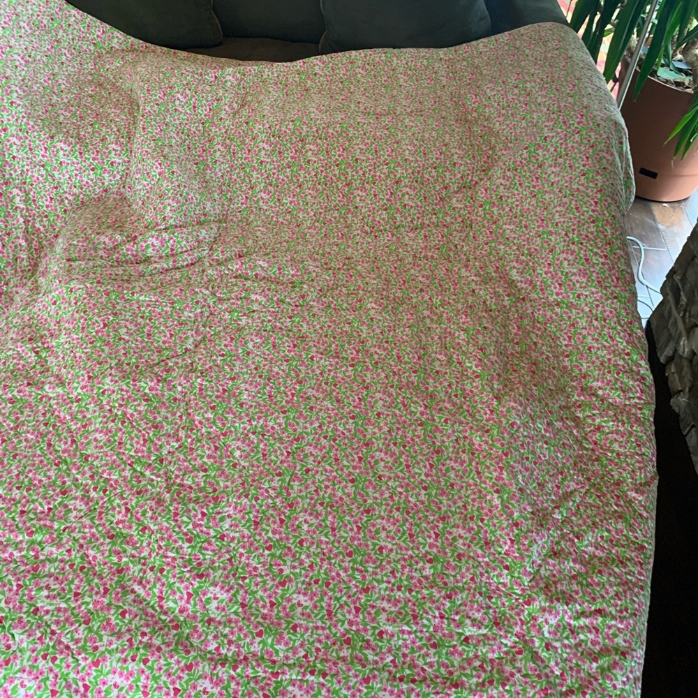 Lilly Pulitzer twin quilt - Picture 8 of 9